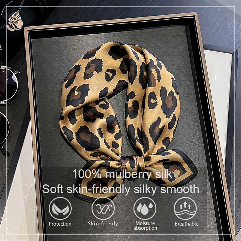 Face Scarf Mask - Foulard carré 100% soie imprimé léopard,