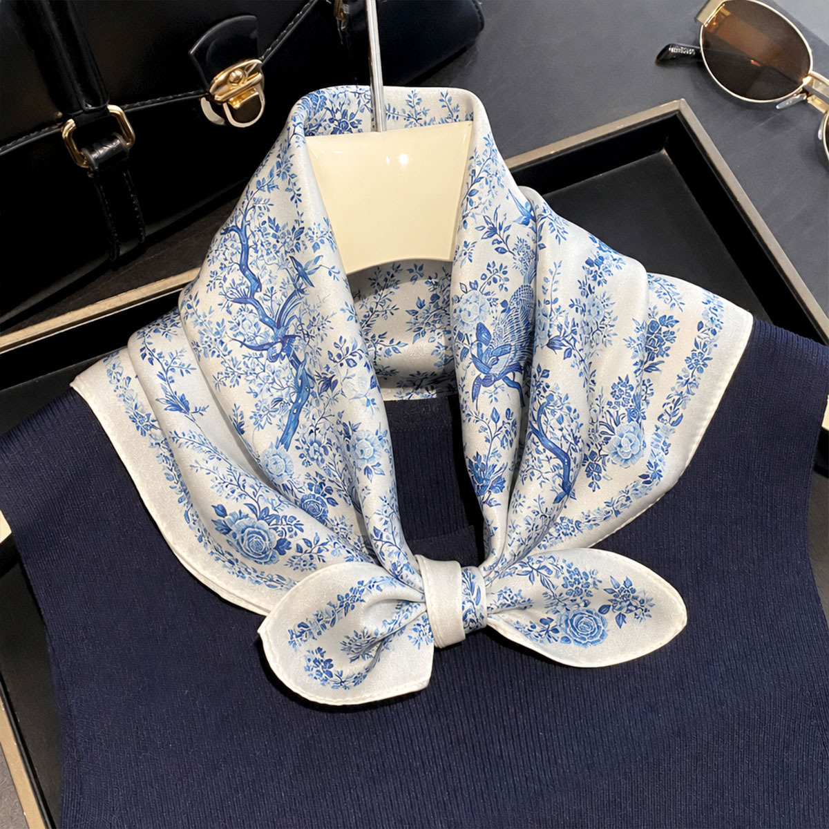 Écharpe en soie véritable à 10 - Scarf Silk Square avis et prix