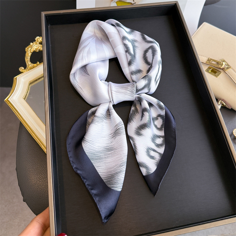 Nouveau Foulard Carré de Luxe  - Scarf Silk Square avis et prix