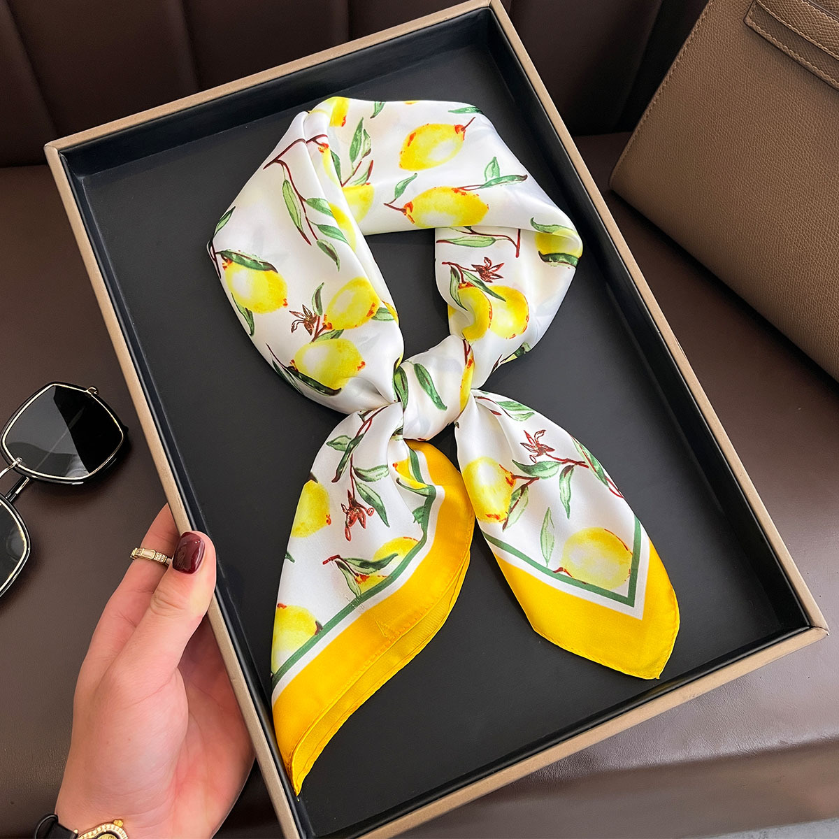 Foulard carré en soie imprimé  - Face Scarf Mask avis et prix