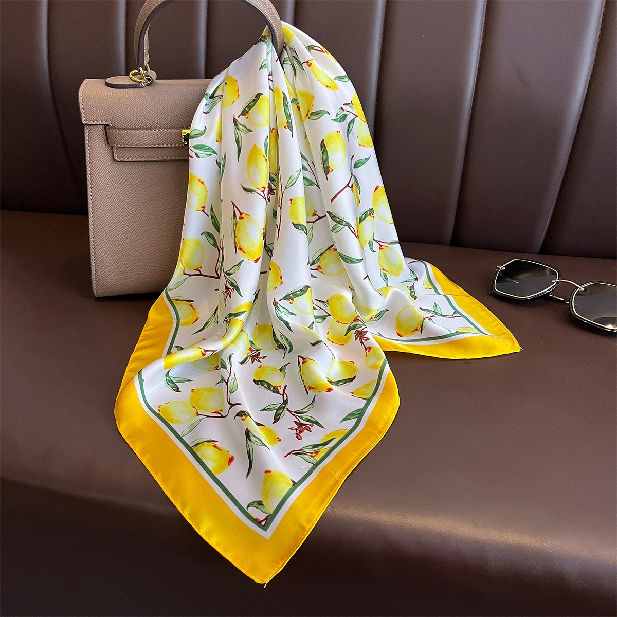 Foulard carré en soie imprimé  - Face Scarf Mask avis et prix